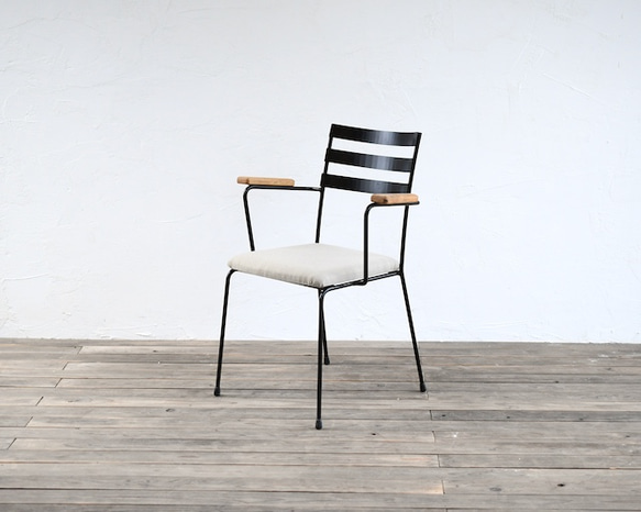 STEEL ARMCHAIR – Oak Arm / Fabric Seat　ダイニングチェア 1枚目の画像