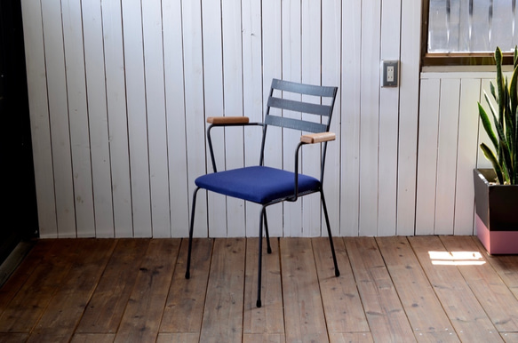 STEEL ARMCHAIR – Oak Arm / Fabric Seat　ダイニングチェア 4枚目の画像