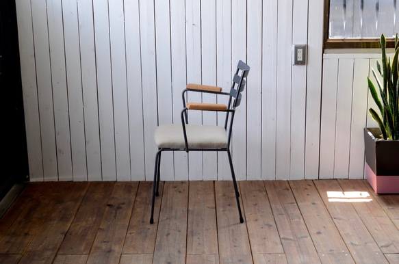 STEEL ARMCHAIR – Oak Arm / Fabric Seat　ダイニングチェア 7枚目の画像