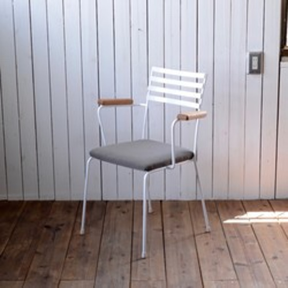 STEEL ARMCHAIR – Oak Arm / Fabric Seat　ダイニングチェア 2枚目の画像