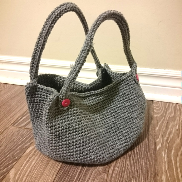 【送料無料】カナダ産毛糸のグレーの丸底バッグ 2枚目の画像