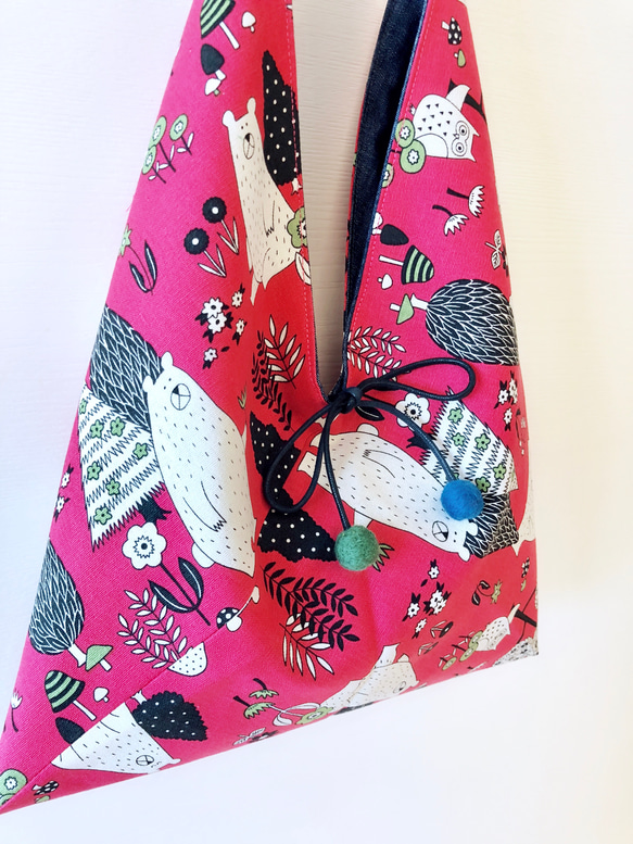 日本印花棉布粽型側背包-中尺寸-桃色大白熊 第2張的照片