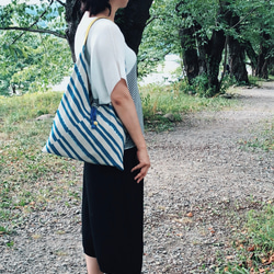 粽型背包-雙面用日本進口印花棉布-藍色窗欞+藍點條 第4張的照片