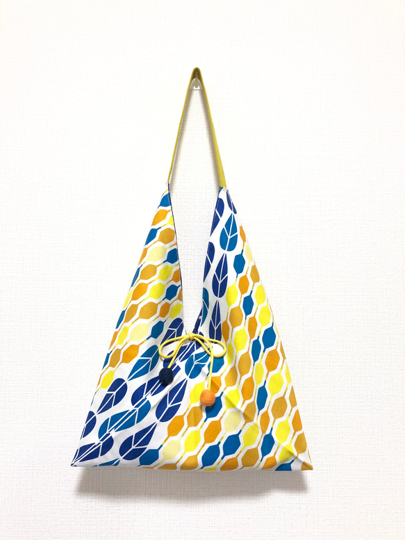 日本印花棉布粽型側背包-中尺寸-藍黃6角格 第1張的照片