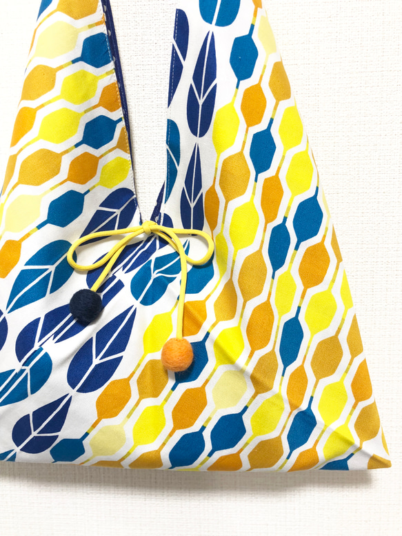 日本印花棉布粽型側背包-中尺寸-藍黃6角格 第2張的照片