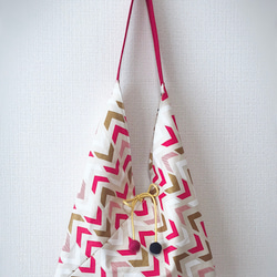 日本印花棉布粽型側背包-中尺寸-兩面用-箭頭配色 第3張的照片