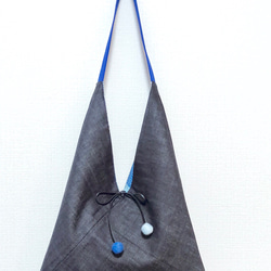 日本印花棉布粽型側背包-中尺寸-藍深淺圓 第3張的照片