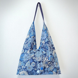 2019春色/雙面用日式粽型側背包-大尺寸-藍色滿花 第1張的照片