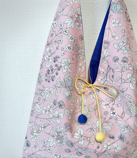 2019春色/雙面用日式粽型側背包-大尺寸-粉紅色小花 第2張的照片