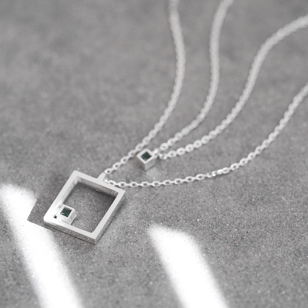 2コset) エメラルド フレーム 四角 ペア ネックレス シルバー925
