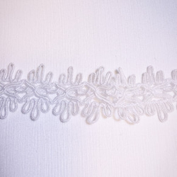 ★Stephan Lea★螺旋の白い糸チョーカー 4枚目の画像