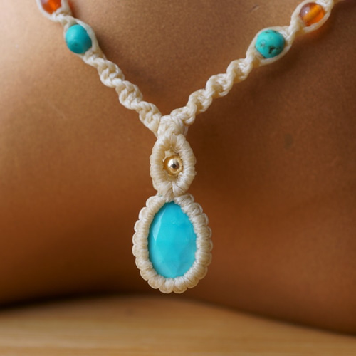 アリゾナ産スリーピングビューティーターコイズのマクラメネックレス