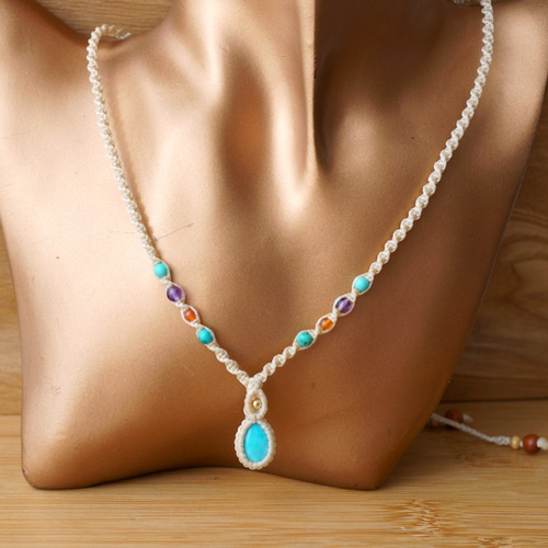 アリゾナ産スリーピングビューティーターコイズのマクラメネックレス