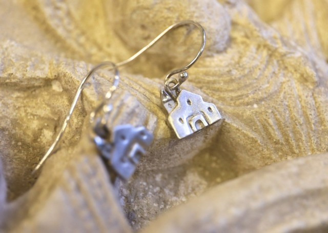 ブランシオン村教会のモチーフピアス