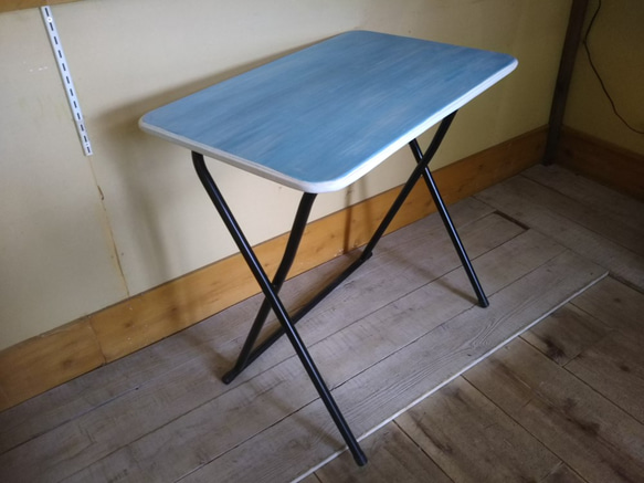 折り畳み式テーブル　ワークテーブル　・作業台　シャビーブルーのグラデーション 1枚目の画像