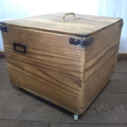 木箱　アンティーク　レトロ　キャスター付き 1枚目の画像