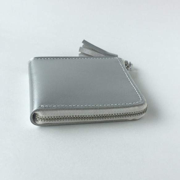 きらめくタッセルのレザー財布コンパクト　シルバー 5枚目の画像
