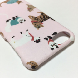 セール⭐︎iPhone 6/6s/7/8/SE 1点のみ お洋服猫ちゃん柄 うすピンク スマホケース 4枚目の画像