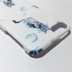 【Xperia/GALAXY/iPhone】水墨画しゃぼん玉猫ちゃん柄 ホワイトブルー スマホケース 4枚目の画像