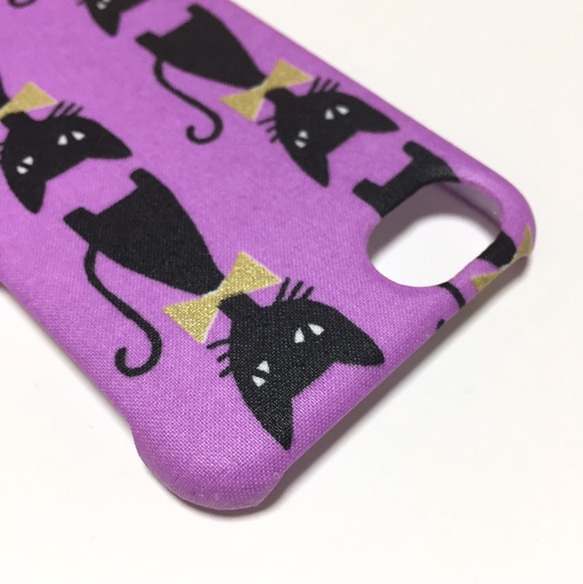 【Xperia/GALAXY/iPhone】蝶ネクタイの黒猫ちゃん柄 パープル スマホケース 3枚目の画像