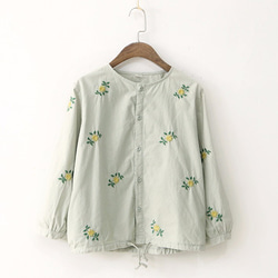 夏 グリーン 雛菊 刺繍 クルーネック かわい シャツ ブラウス 1枚目の画像