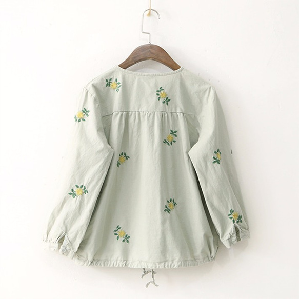 夏 グリーン 雛菊 刺繍 クルーネック かわい シャツ ブラウス 2枚目の画像