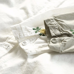夏 グリーン 雛菊 刺繍 クルーネック かわい シャツ ブラウス 7枚目の画像