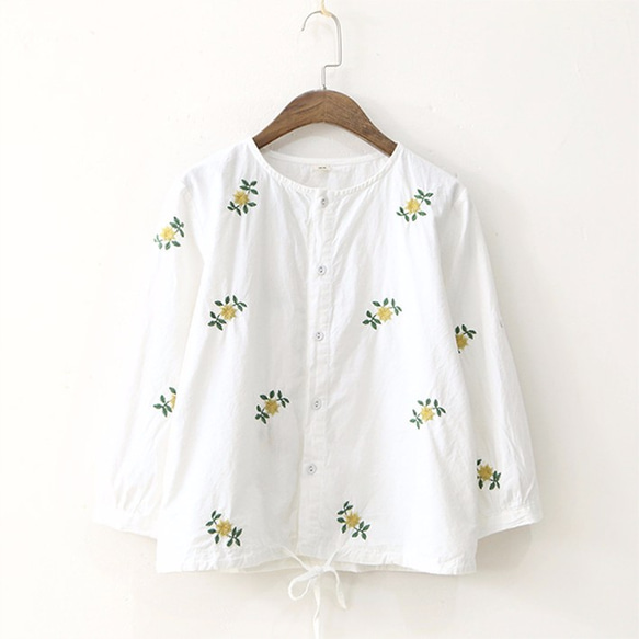 ホワイト 雛菊 刺繍 クルーネック かわい シャツ ブラウス 1枚目の画像