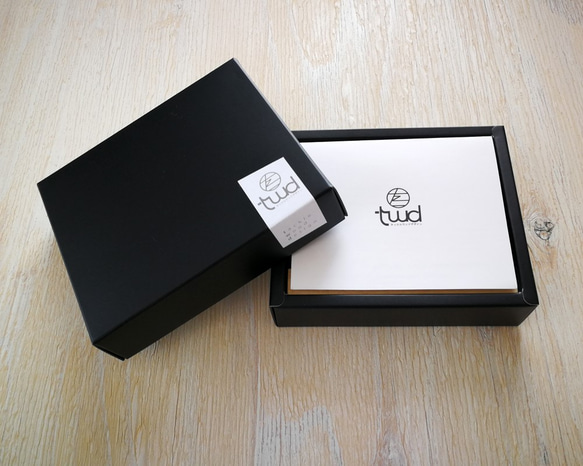 a card case オーク×ピンク　- 無垢材と本革の名刺入れ - 7枚目の画像