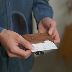 a card case ウォールナット　- 木と革の名刺入れ - 1枚目の画像