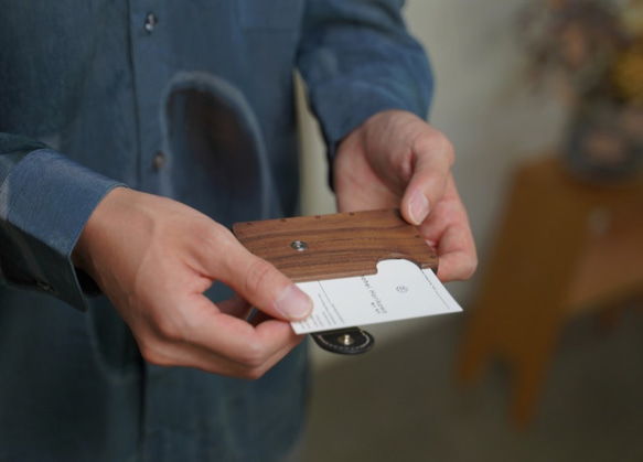 a card case ウォールナット　- 木と革の名刺入れ - 1枚目の画像