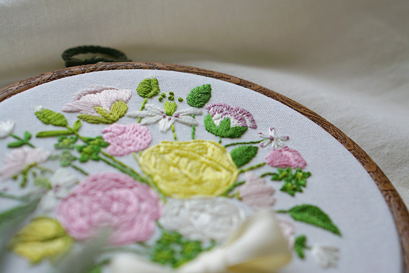 【一点物】花束刺繍の壁掛け　受注/オーダーメイド 3枚目の画像