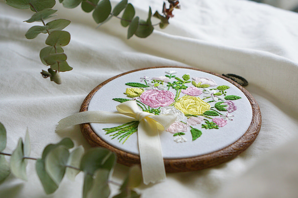 【一点物】花束刺繍の壁掛け　受注/オーダーメイド 4枚目の画像