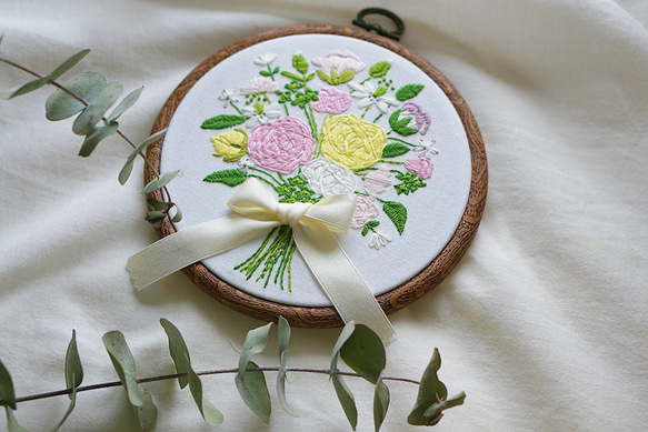 【一点物】花束刺繍の壁掛け　受注/オーダーメイド 6枚目の画像