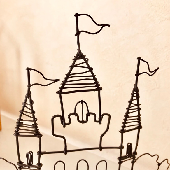 風を感じるお城＊ワイヤーアート 3枚目の画像