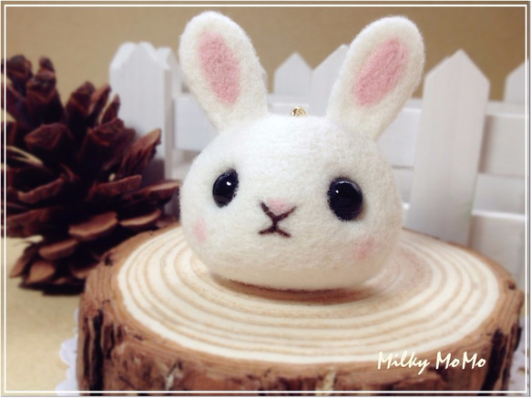 【奶油毛毛】羊毛氈可愛夢幻粉紅小兔兔 小兔子 手機吊飾 耳機塞 防塵塞 鑰匙圈 生日禮物 第2張的照片