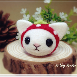【奶油毛毛】羊毛氈可愛夢幻草莓帽小貓咪 白貓 手機吊飾 耳機塞 防塵塞 鑰匙圈 生日禮物 第2張的照片