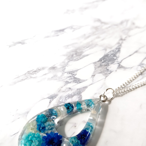 虹色うさぎのヘアゴム✿ハンドメイド かすみ草 ドライフラワー レジン ネックレス ヘアゴム キッズ ベビー うさぎ レジン ハンドメイド かすみそう