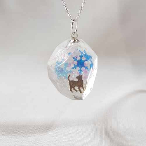 No.133】ハンドメイド 雪原 レジン 猫 雪山 流星 ネックレス
