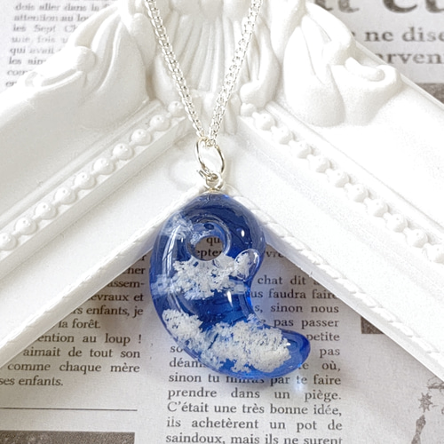 青空と雲の勾玉型レジンのネックレス ネックレス・ペンダント ふう