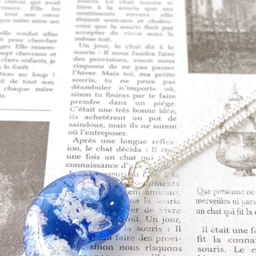 青空と雲の勾玉型レジンのネックレス ネックレス・ペンダント ふう