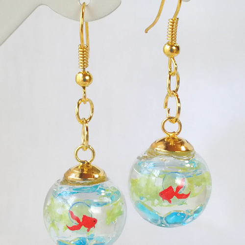 595】ガラスドームのピアス／イヤリング／金魚／樹脂粘土 【公式通販】
