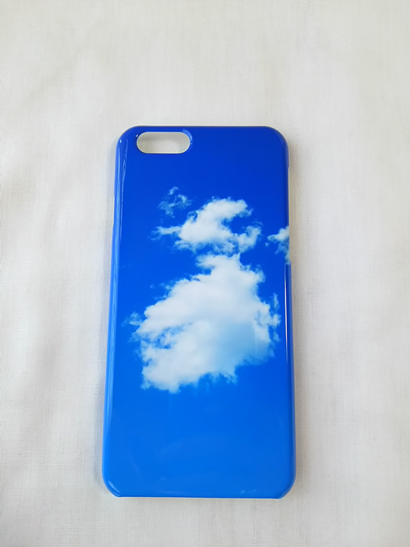 澄みきった青空と雲のスマホケース  iPhoneケース  スマホカバー 1枚目の画像