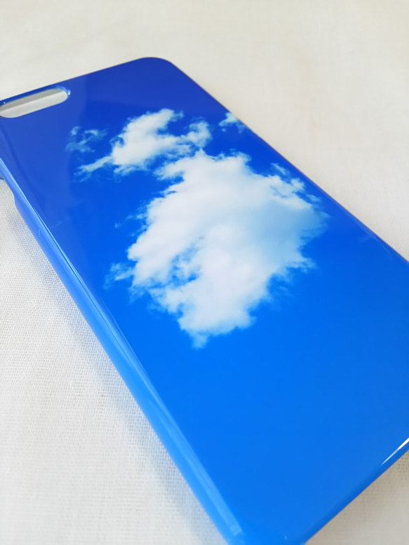 澄みきった青空と雲のスマホケース  iPhoneケース  スマホカバー 2枚目の画像