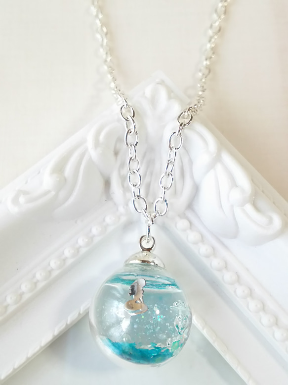 人魚姫からの贈り物～マーメイドとシェルとパールのガラスドームネックレス 3枚目の画像