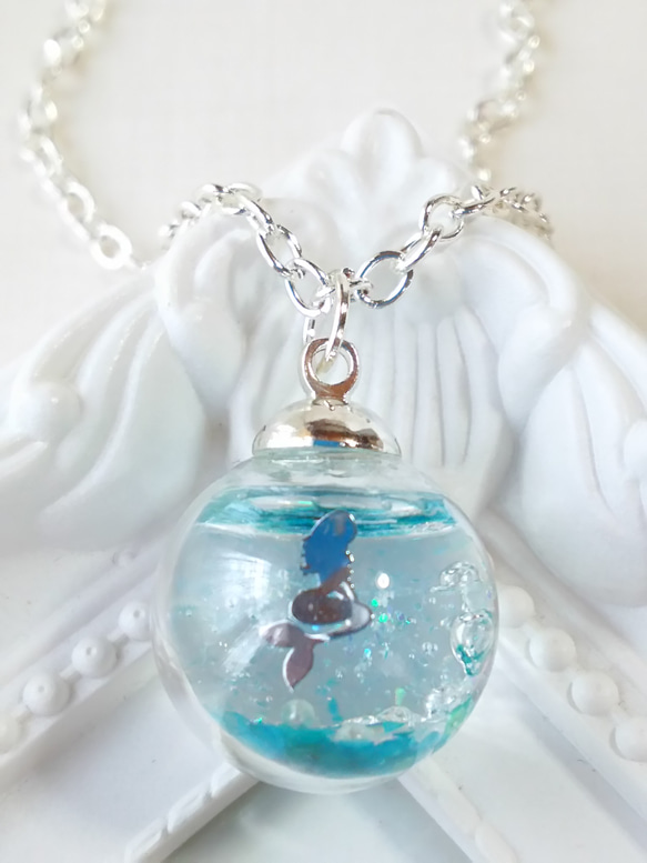 人魚姫からの贈り物～マーメイドとシェルとパールのガラスドームネックレス 4枚目の画像