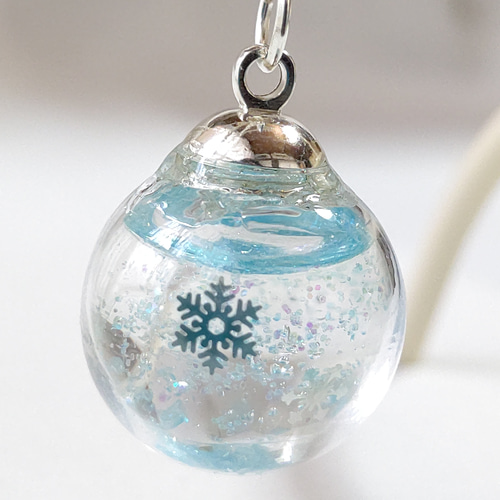 冬の新作＊水色のクラッシュガラスのスノードーム風の雪の結晶のガラス