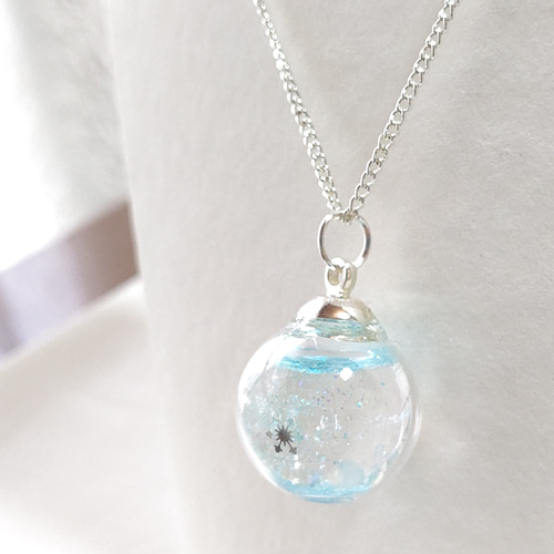 冬の新作＊水色のクラッシュガラスのスノードーム風の雪の結晶のガラス