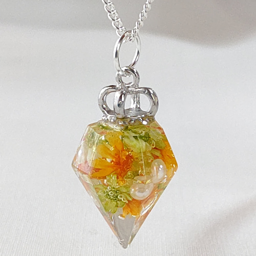M278 レジン　ネックレス　暖色系フラワーアレンジ　球体2.6cm M278 レジン ネックレス 暖色系フラワーアレンジ 球体2.6cm