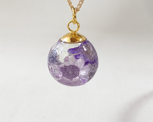ハーバリウム風パープルのドライフラワーの球体レジンのネックレス